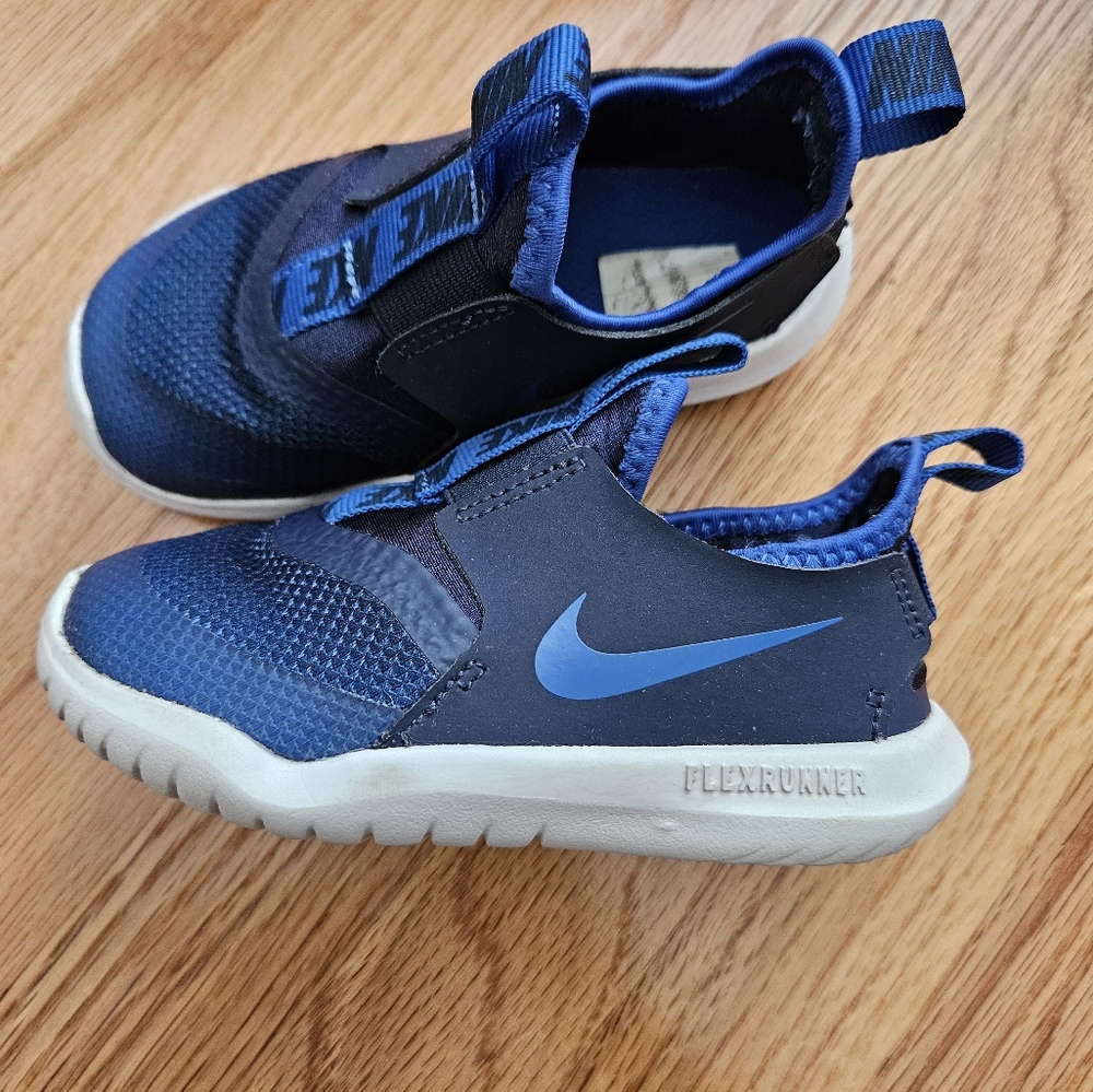 NIKE Flex Runner Toddler Size 8